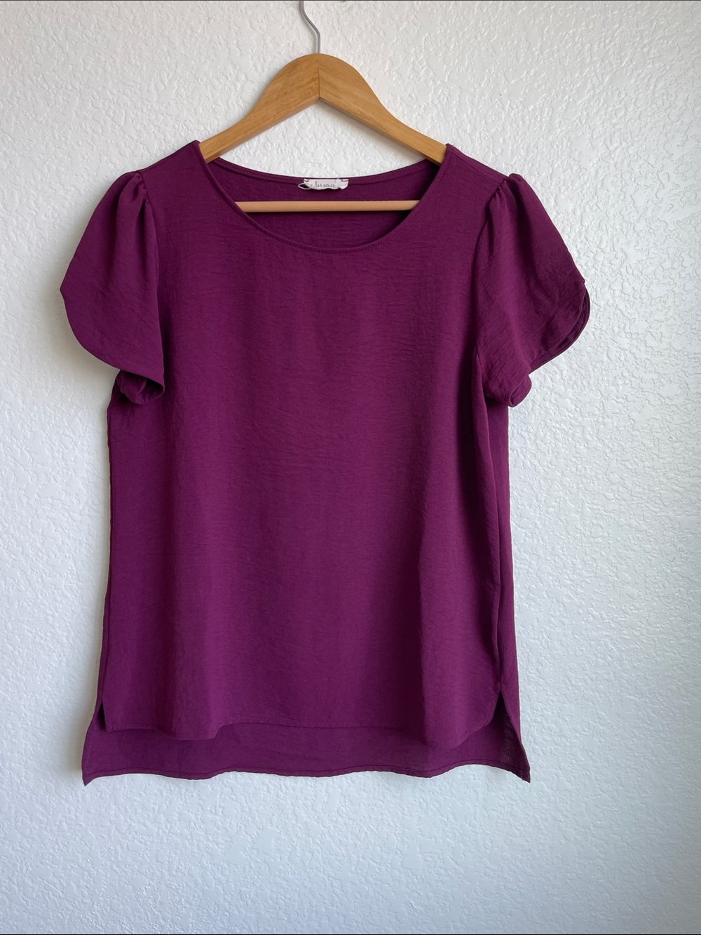 Les Ami’s Maroon Tulip Sleeve Top • Small